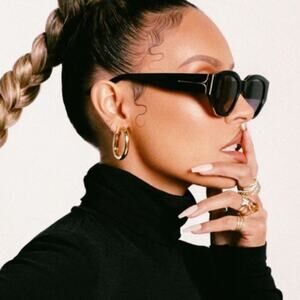 DEZI EYEWEAR - CHARGE IT